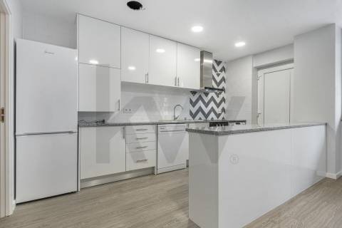 Apartamento T1 Segunda Linha Mar – Localização Premium, V.P.A