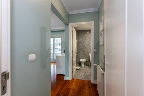 Excelente T5  em Condominio Fechado a Marechal Gomes da Costa, Porto