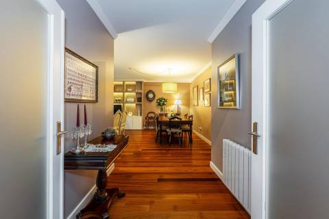 Excelente T5  em Condominio Fechado a Marechal Gomes da Costa, Porto