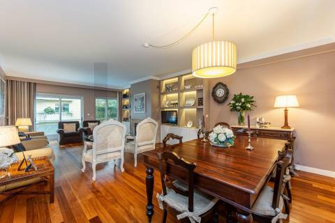 Excelente T5  em Condominio Fechado a Marechal Gomes da Costa, Porto