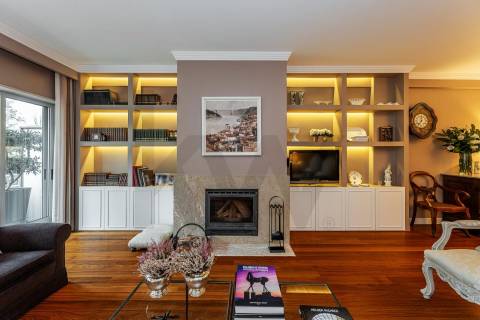 Excelente T5  em Condominio Fechado a Marechal Gomes da Costa, Porto