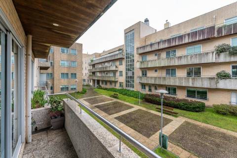 Excelente T5  em Condominio Fechado a Marechal Gomes da Costa, Porto