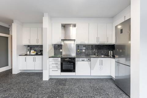 Excelente T5  em Condominio Fechado a Marechal Gomes da Costa, Porto