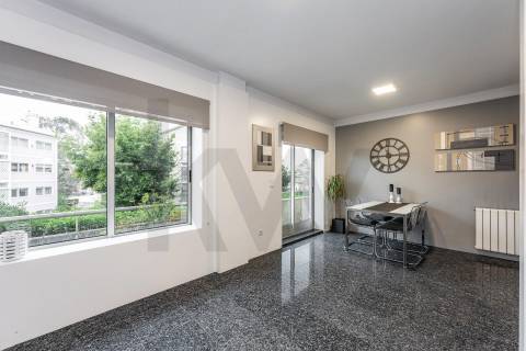 Excelente T5  em Condominio Fechado a Marechal Gomes da Costa, Porto