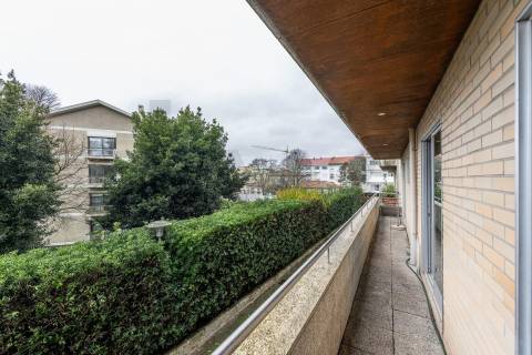 Excelente T5  em Condominio Fechado a Marechal Gomes da Costa, Porto