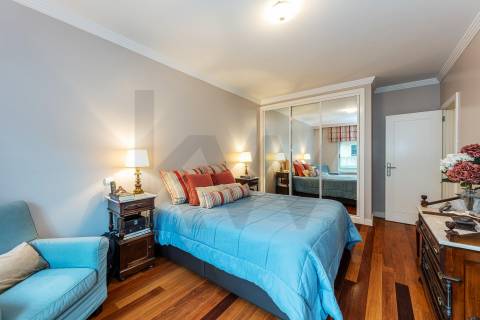 Excelente T5  em Condominio Fechado a Marechal Gomes da Costa, Porto