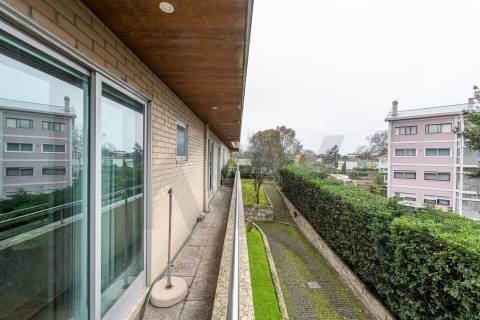 Excelente T5  em Condominio Fechado a Marechal Gomes da Costa, Porto