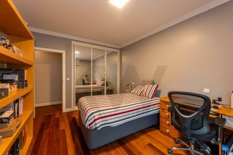 Excelente T5  em Condominio Fechado a Marechal Gomes da Costa, Porto