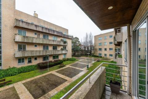 Excelente T5  em Condominio Fechado a Marechal Gomes da Costa, Porto