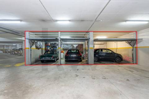 Excelente T5  em Condominio Fechado a Marechal Gomes da Costa, Porto