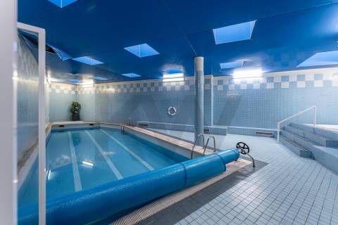 Excelente T5  em Condominio Fechado a Marechal Gomes da Costa, Porto