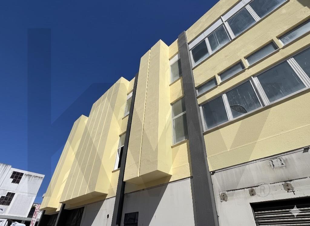 Armazém/ Garagem Totalmente Remodelado, como novo junto ao Aeroporto Lisboa