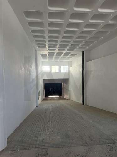 Armazém/ Garagem Totalmente Remodelado, como novo junto ao Aeroporto Lisboa