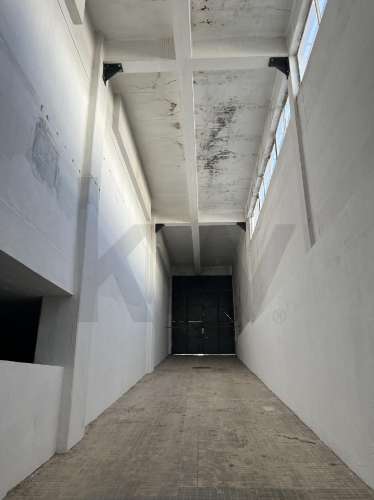 Armazém/ Garagem Totalmente Remodelado, como novo junto ao Aeroporto Lisboa