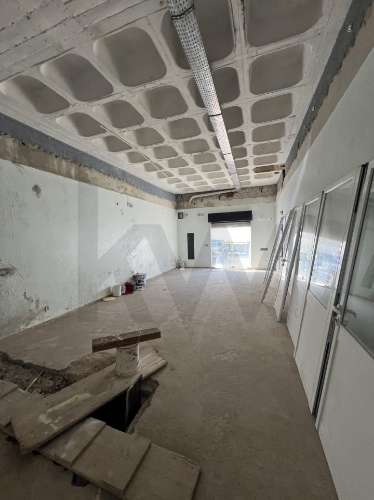 Armazém/ Garagem Totalmente Remodelado, como novo junto ao Aeroporto Lisboa