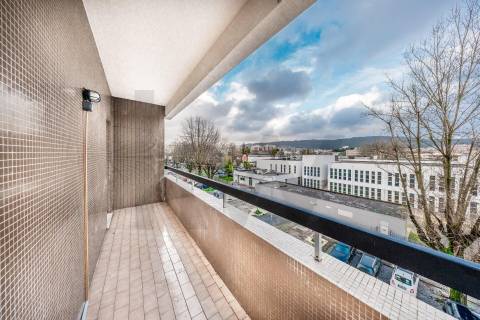 Apartamento T3 remodelado no centro de Braga