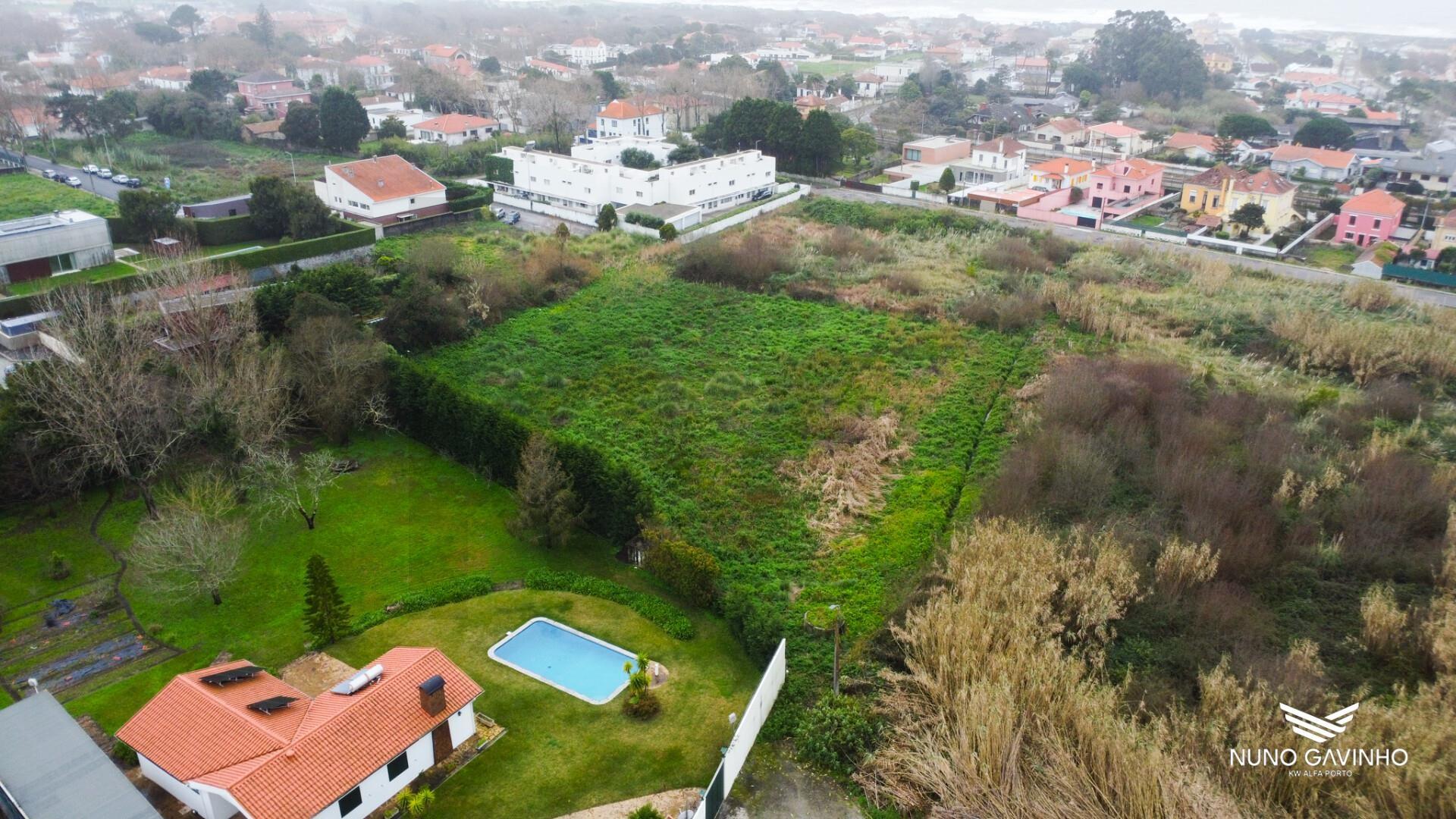 Terreno com 4.200 m² em Miramar – A 2 minutos da praia | Zona privilegiada