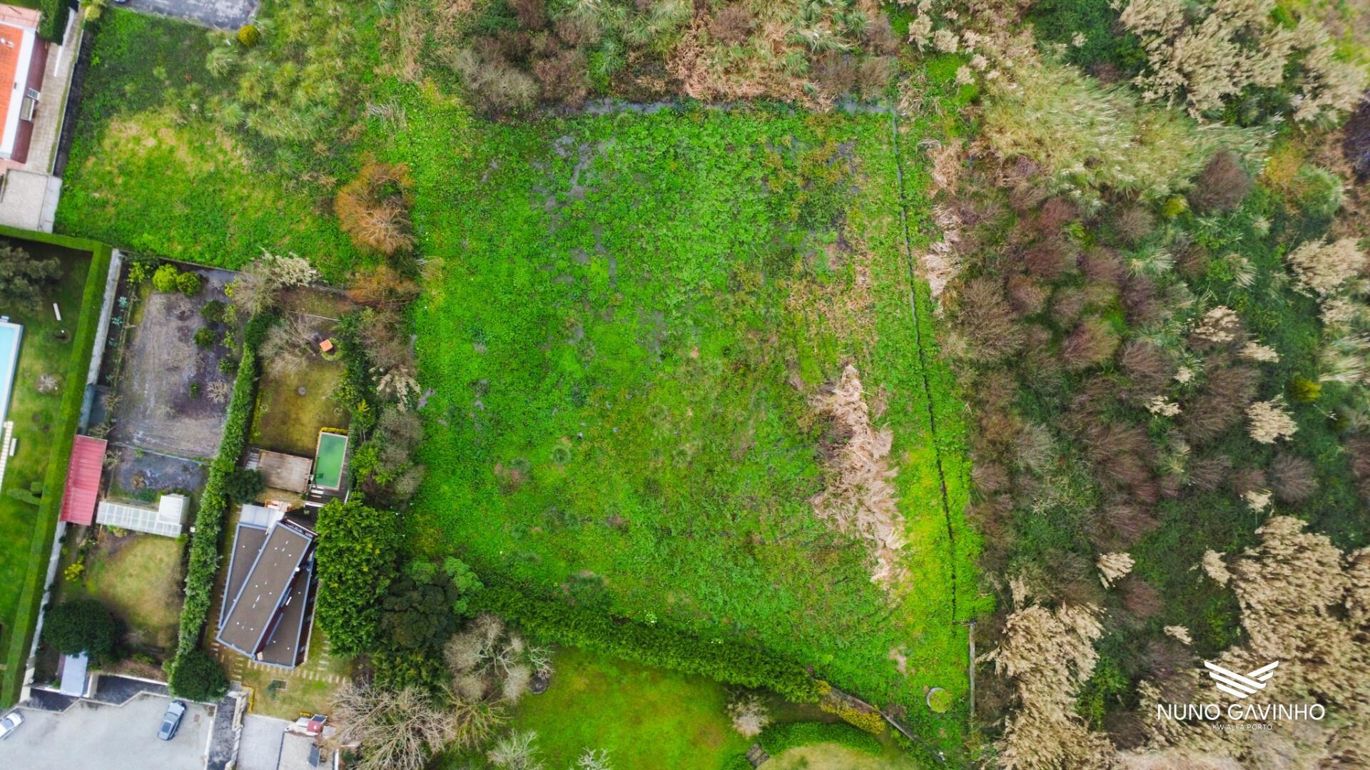 Terreno com 4.200 m² em Miramar – A 2 minutos da praia | Zona privilegiada