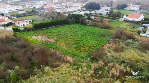 Terreno com 4.200 m² em Miramar – A 2 minutos da praia | Zona privilegiada