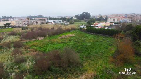 Terreno com 4.200 m² em Miramar – A 2 minutos da praia | Zona privilegiada