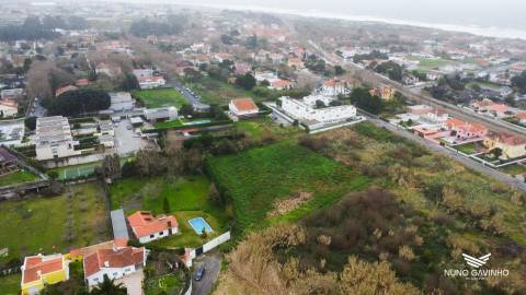 Terreno com 4.200 m² em Miramar – A 2 minutos da praia | Zona privilegiada