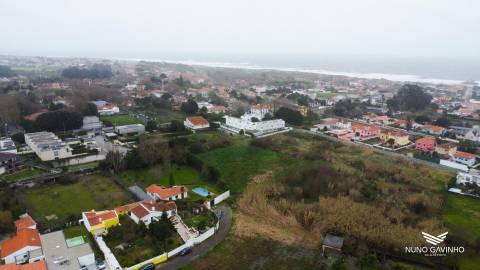 Terreno com 4.200 m² em Miramar – A 2 minutos da praia | Zona privilegiada