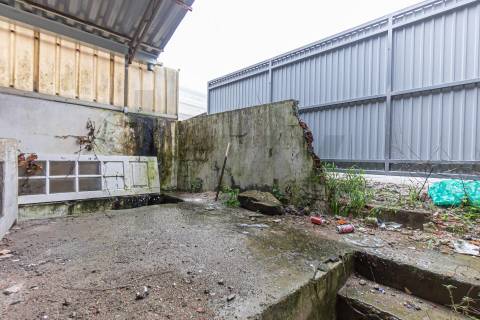 Loja ampla em dois pisos para recuperar  no centro do Porto -  Rua Gonçalo Cristóvão