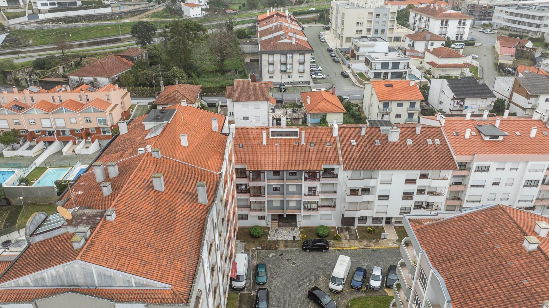 Apartamento T3 (Rés do Chão) com terraço privativo - Meadela, Viana do Castelo