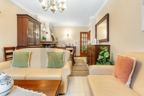 Apartamento T3 (Rés do Chão) com terraço privativo - Meadela, Viana do Castelo