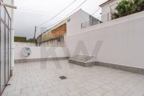 Apartamento T3 (Rés do Chão) com terraço privativo - Meadela, Viana do Castelo