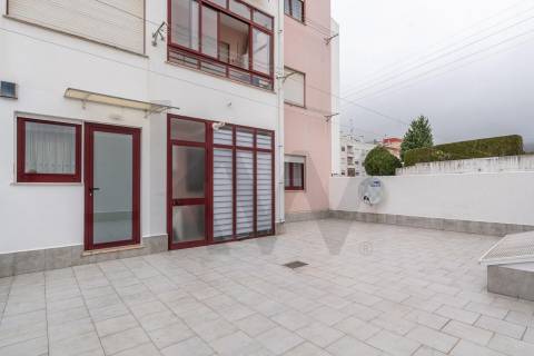 Apartamento T3 (Rés do Chão) com terraço privativo - Meadela, Viana do Castelo