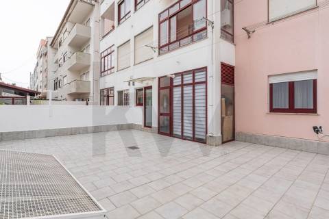 Apartamento T3 (Rés do Chão) com terraço privativo - Meadela, Viana do Castelo