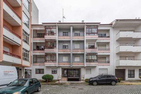Apartamento T3 (Rés do Chão) com terraço privativo - Meadela, Viana do Castelo