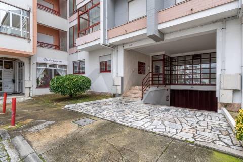 Apartamento T3 (Rés do Chão) com terraço privativo - Meadela, Viana do Castelo