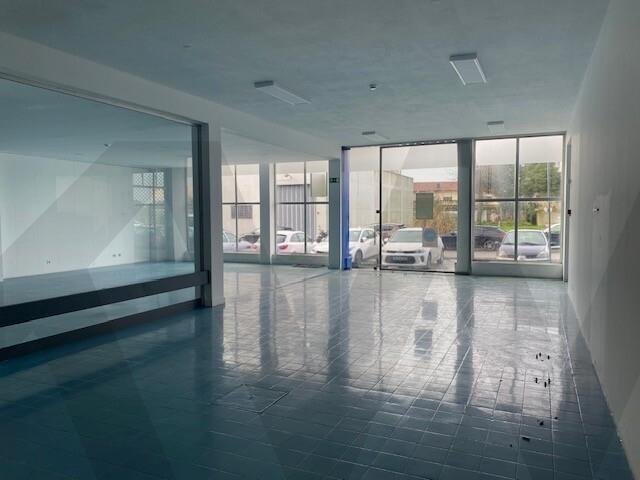 Armazém para arrendamento em Leça da Palmeira