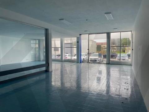 Armazém para arrendamento em Leça da Palmeira