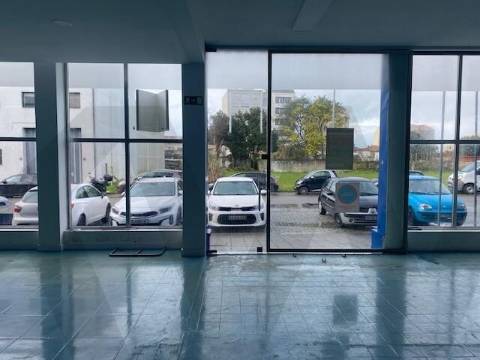 Armazém para arrendamento em Leça da Palmeira