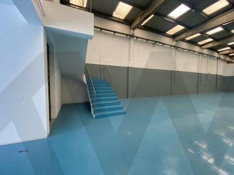 Armazém para arrendamento em Leça da Palmeira