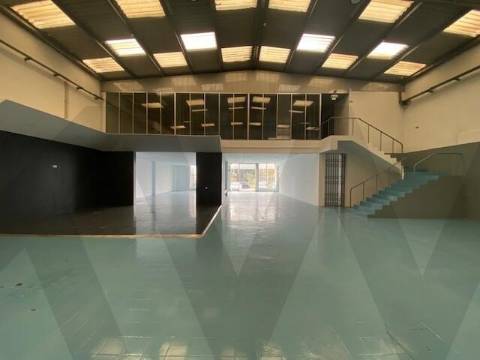 Armazém para arrendamento em Leça da Palmeira