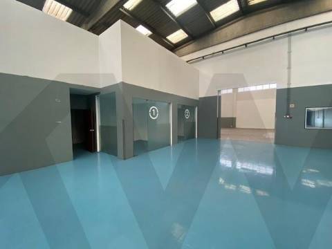 Armazém para arrendamento em Leça da Palmeira