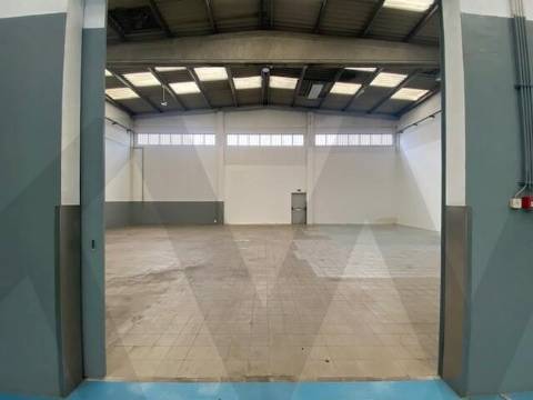 Armazém para arrendamento em Leça da Palmeira