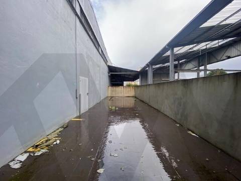 Armazém para arrendamento em Leça da Palmeira