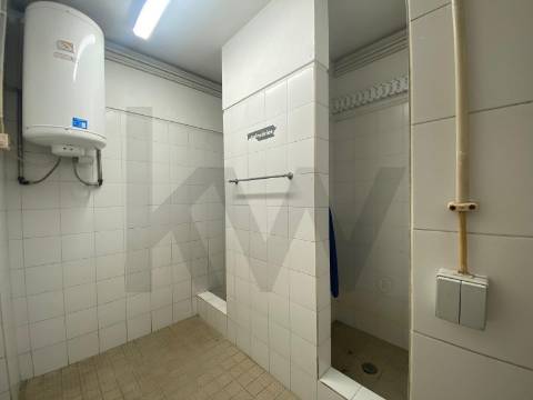 Armazém para arrendamento em Leça da Palmeira