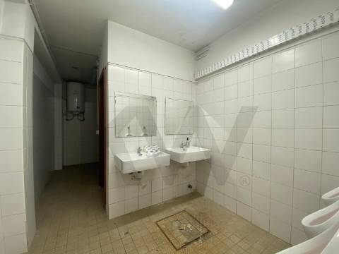 Armazém para arrendamento em Leça da Palmeira