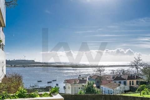 Apartamento T2 com varanda e vista rio