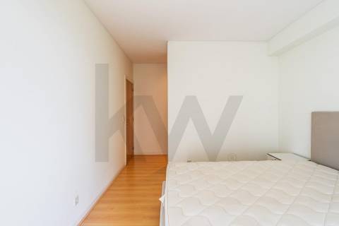 Apartamento T2 com varanda e vista rio