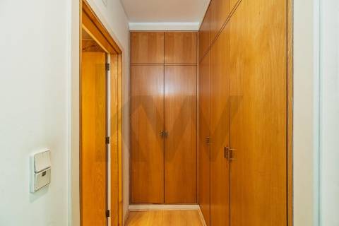 Apartamento T2 com varanda e vista rio