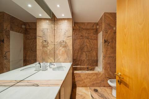 Apartamento T2 com varanda e vista rio