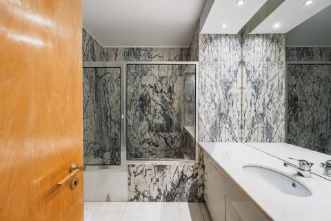 Apartamento T2 com varanda e vista rio