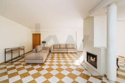 Apartamento T2 com varanda e vista rio